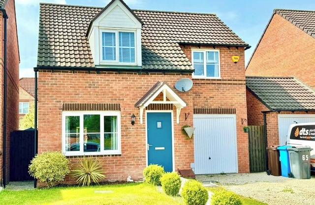 Stylish 3BR Home w/Garden and Parking in Sheffield
