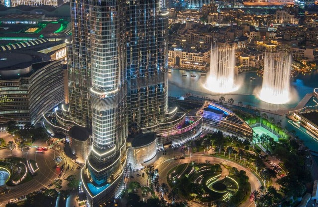 Stylish 3BR w/Balcony | Burj Khalifa & Fountain Views Near Dubai Mall