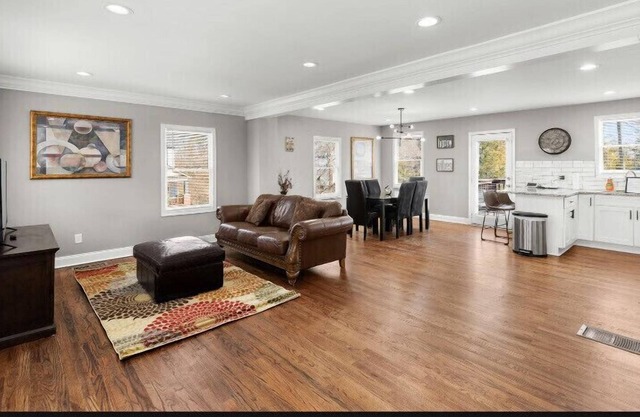 Stylish 5 bedroom 4bath home 10 mins from Downtown Atl