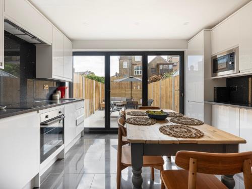 Stylish 5BR Home in the Heart of Spitalfields Walk to Brick Lane & Shoreditch
