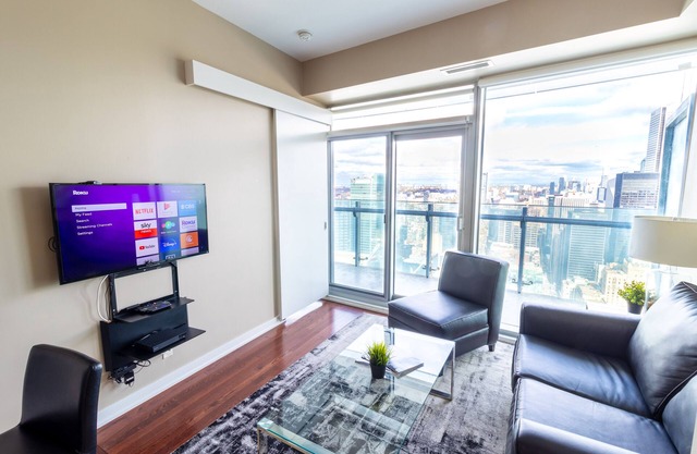 *Stylish and Cozy* Condo in DT