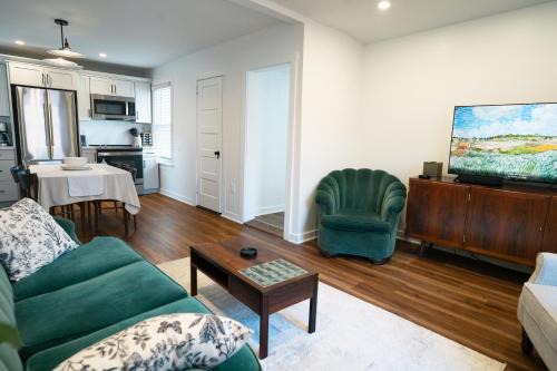 Stylish Apt Walk to Shops, Dining, and Bucknell