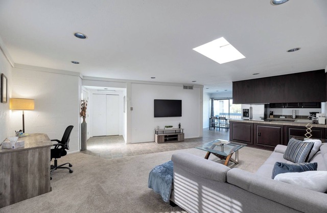 Stylish Biltmore Condo w/Pools, Mtn Views & Wi-Fi