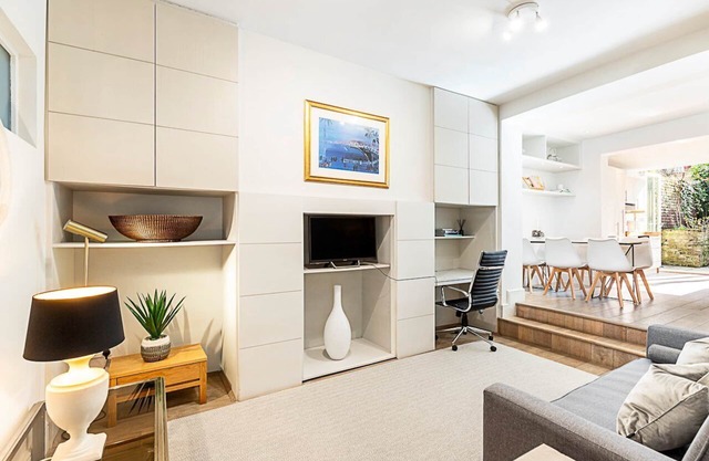 Stylish Brackenbury Village Retreat