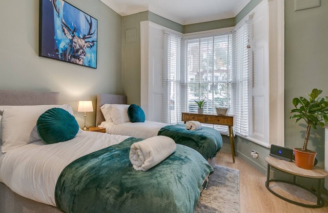 Stylish Brixton Retreat with Garden, near Tube - 20 minutes to Central London