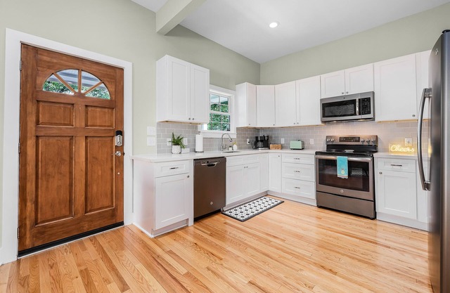 Stylish CLEAN 2bed/2bath located downtown Pensacola/10 mins to the beach