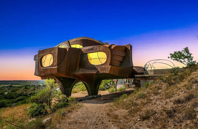 Stylish, Clean, Steel Bruno House, Instagram Worth, Lake, Hiking, Exploring