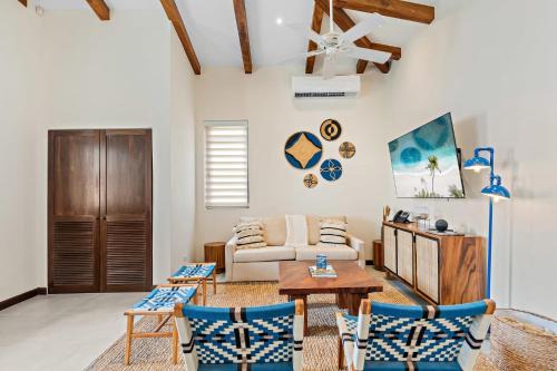 Stylish Condo in the Heart of Las Catalinas with Vibrant Design & Exclusive Beach Club Access