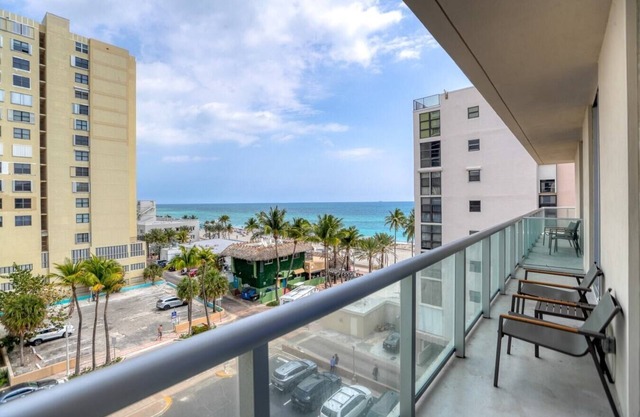 Stylish Condo w/Partial Ocean View Retreat-CS16