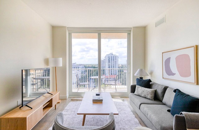 Stylish Coral Gables 2BR w/W/D, Pool & Gym, near Shops, by Blueground