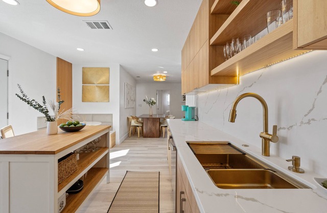 Stylish Euro Chic Retreat in San Jose! Sun-filled kitchen/patio, luxury living