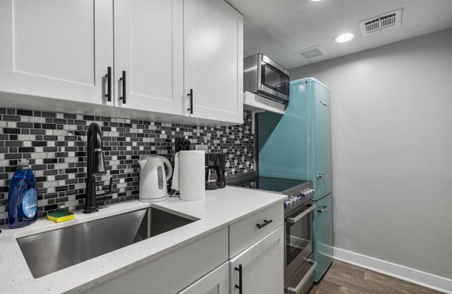 Stylish Getaway Studio with Washer & Dryer