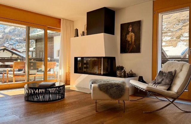 Stylish home with Matterhorn view in the center