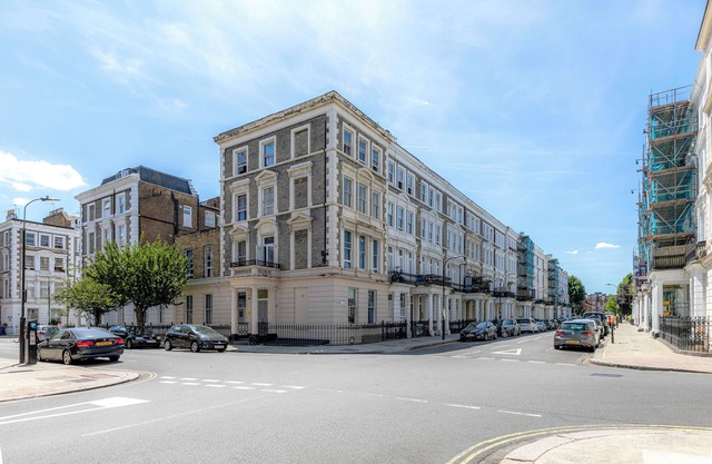 Stylish Kensington Flat with Sofa Bed!