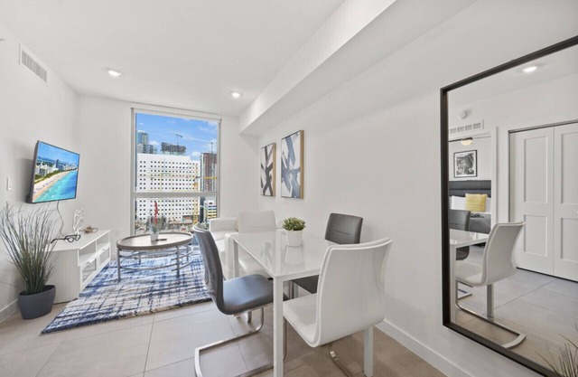 Stylish Living: Modern Unit Mins from Brickell W/Free Parking
