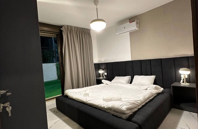 Stylish Luxe Apartment Fr 0003