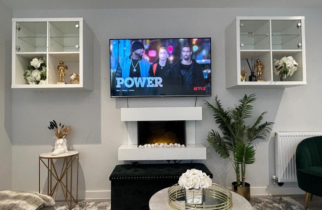 Stylish Luxury Apartment! 2 Bed 2 Bath Family Home