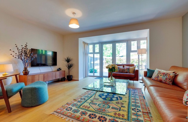 Stylish luxury on edge of Cambridge | Free Parking | Pass the Keys