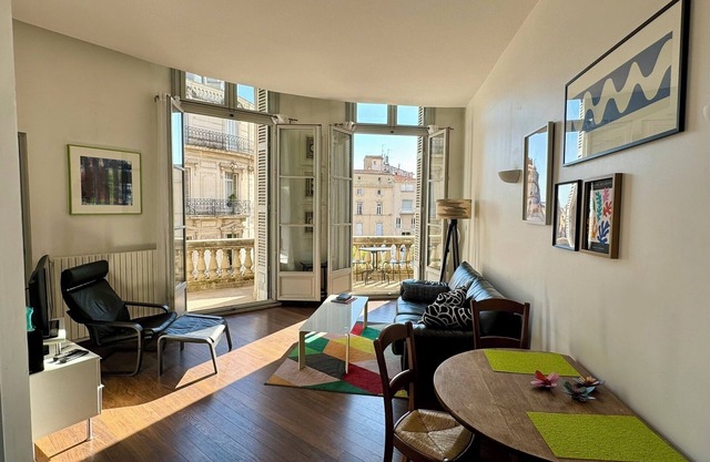 Stylish, modern apartment in the historic centre of Montpellier.