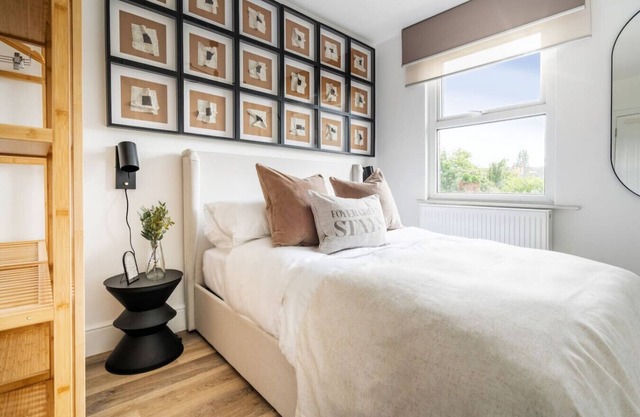 Stylish Modern Designed Apt, near Station, London