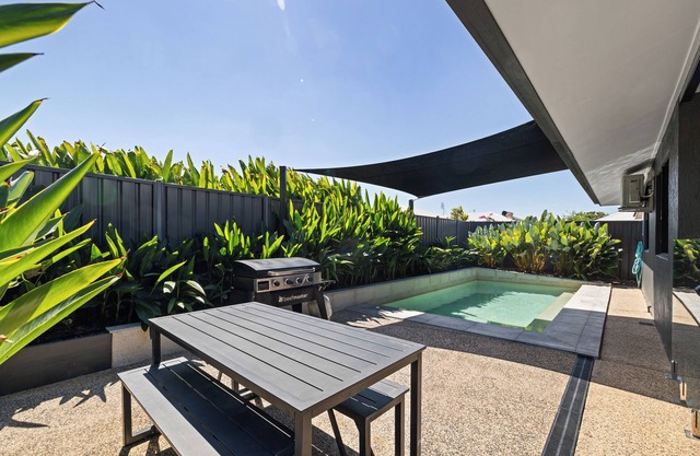 Stylish Modern Home | Pool