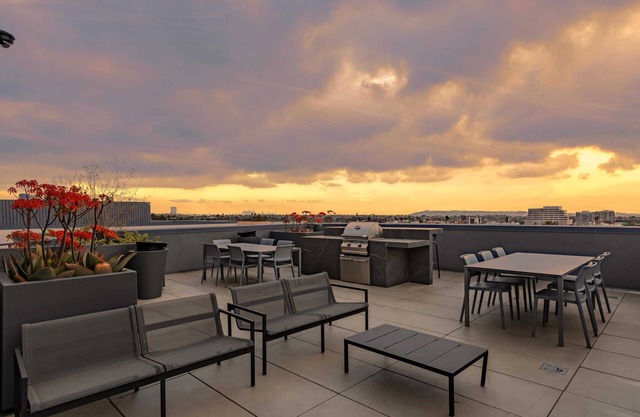 Stylish Near UCLA Coliving Suite w In unit W&D