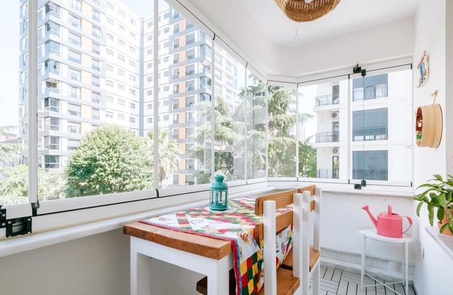 Stylish Oasis with Lovely Balcony 10 min to Moda