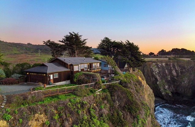 Stylish Oceanfront Home with Stunning Bluff Views, Deck & Balcony - Near Beach