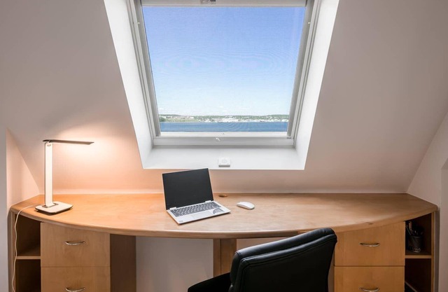 Stylish Pied-à-terre, Harborside, Free Parking