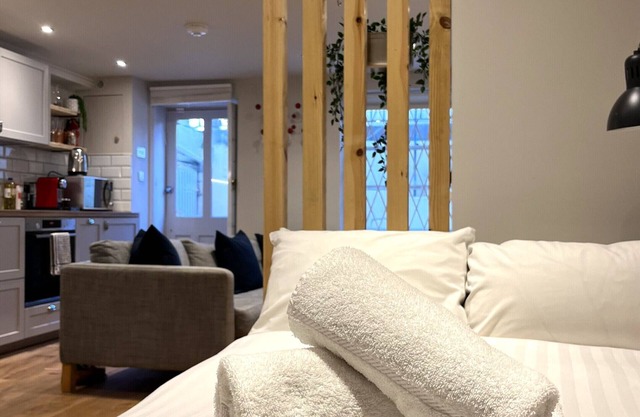 Stylish Studio Apartment in Clifton Village