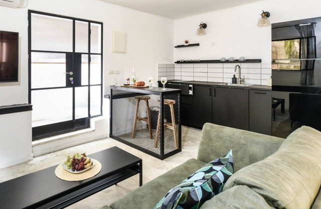 Stylish Studio City Apt. Perfect Getaway