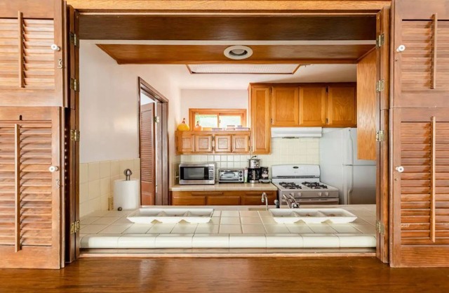 ★Stylish The Flats Oasis★ Steps to Rodeo Dr | Parking Spot Included