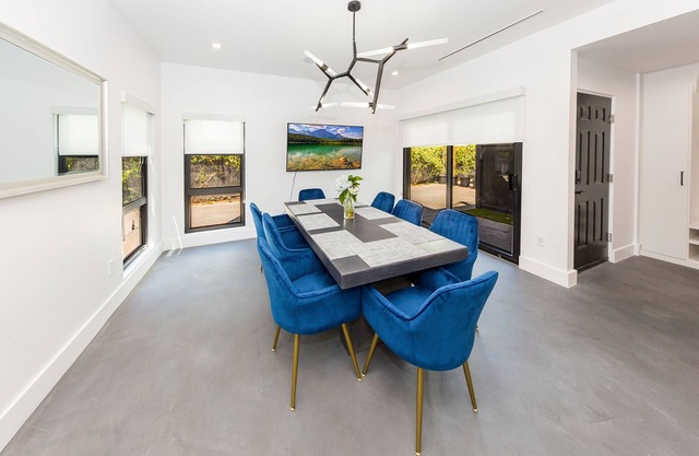 Stylish Townhouse Retreat near Beverly Hills