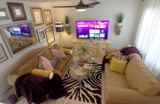 Stylish Townhouse Next to Beach Prime Location