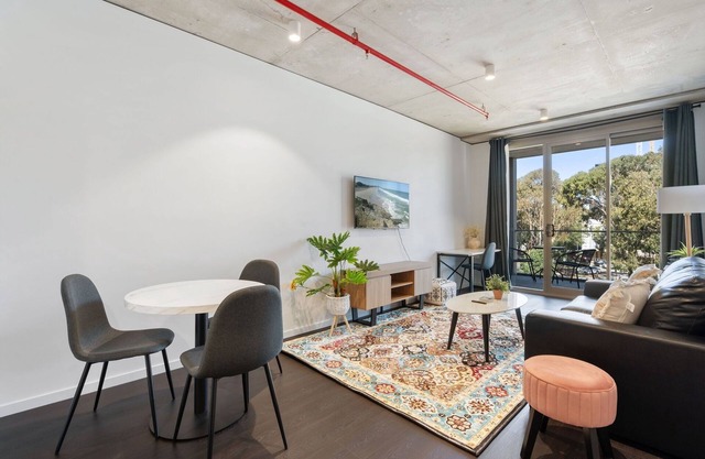 Stylish Urban Retreat with Great Amenities