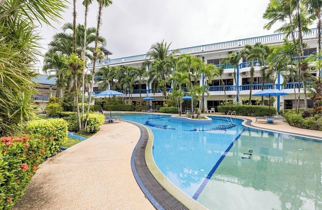 Stylishly 2 BR Suite with Balcony - Kamala