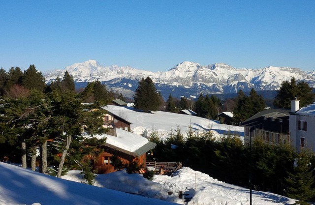 Sublime by the lake 20 minutes from the ski slopes