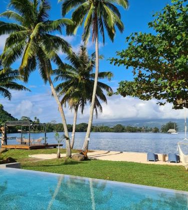Sublime Tahiti Beach Retreat