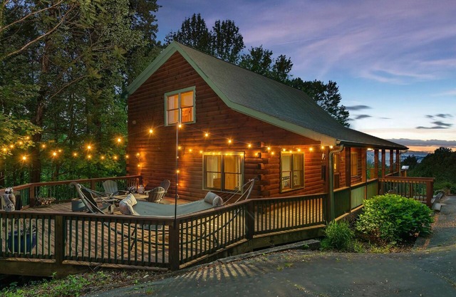 Such Great Heights | Pet Friendly, Hot Tub & Mountain View!