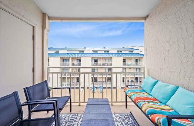 🌊🌴Sugar Beach 364 | Cozy Gulf-View Condo | Steps to Beach + Pools & Tennis