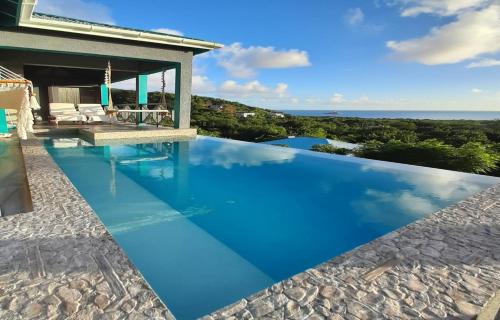Sugar Moon, spectacular Antiguan Villa with pool