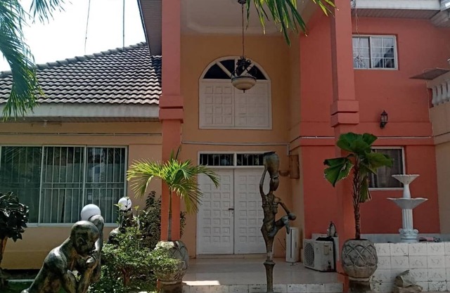 Suite 2 in Tropical Accra House