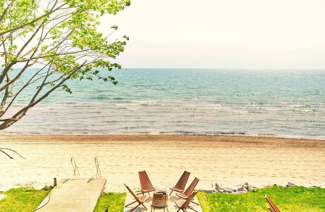 Suite 209: Beautiful 2-Bedroom Beachfront Suite
