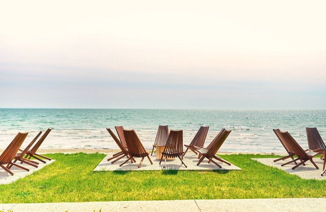 Suite 211: Beautiful 3-Bedroom Beachfront Townhouse