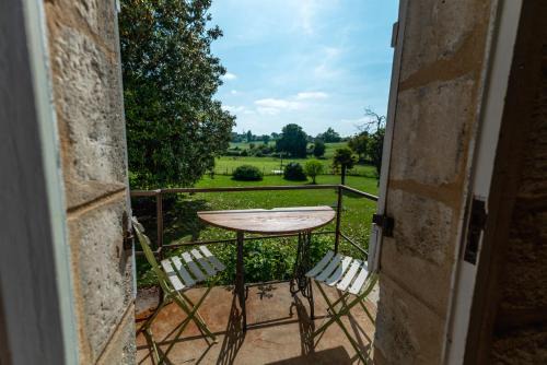 Suite campagnarde près Bordeaux, vue sur les vignes au Château Camponac