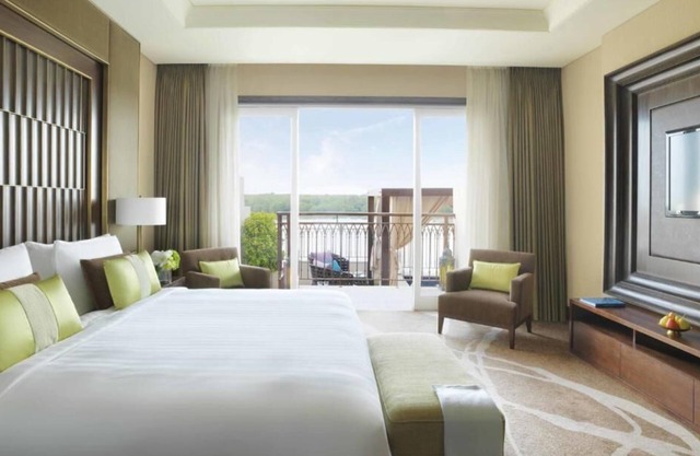 Suite Room with Private Pool Near Starbucks