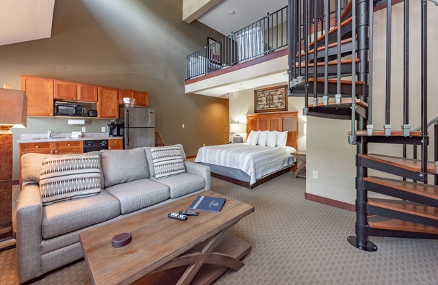 Suites at Silver Tree A304: Studio with Loft Suite, Fireplace, Private Balcony!