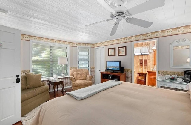 Summer Room @ Eaglenest Inn w/Pool & SPA