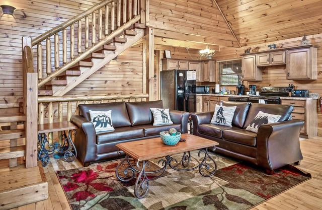 Summer Sale! Close to Downtown Gatlinburg+Arcade/Mini Theatre+Hot Tub