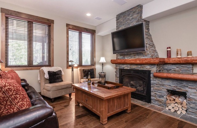 Summer Stays Available! Modern Townhome on Sierra Star Golf Course with Private Hot Tub and Grill!